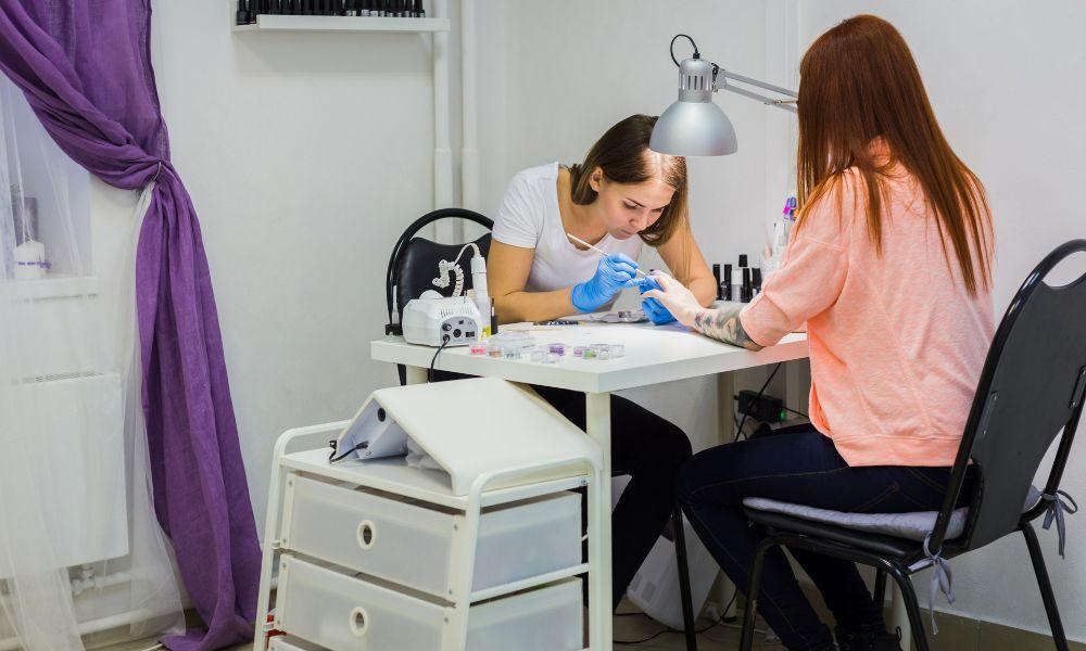 Nail technician table online and chairs