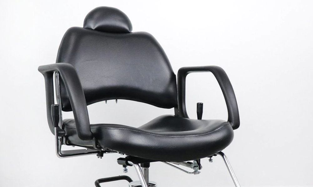 3 Benefits of Using Salon Chairs in Your Tattoo Parlor