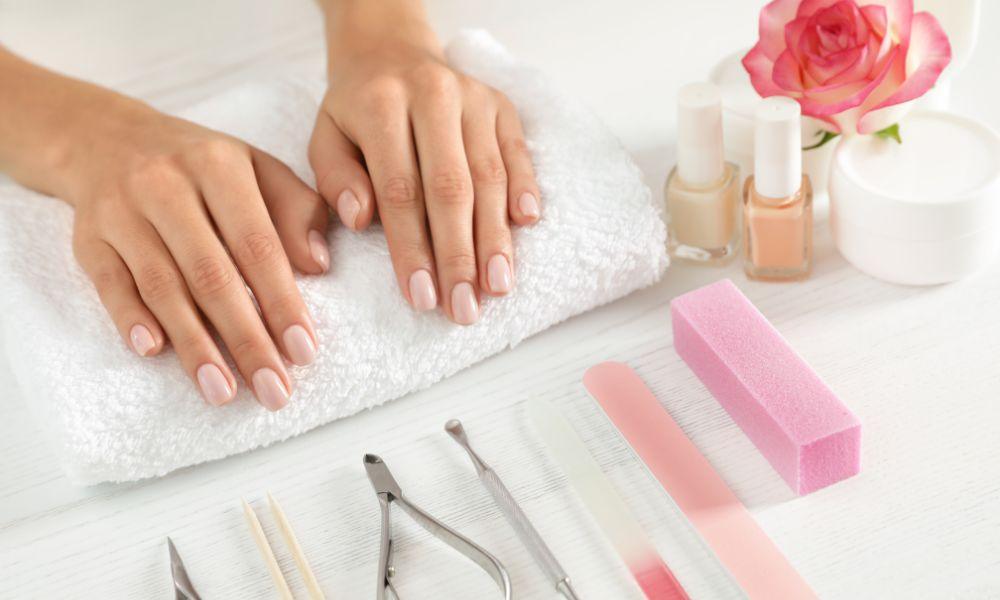 The Benefits of Portable Manicure Tables - Keller International 
