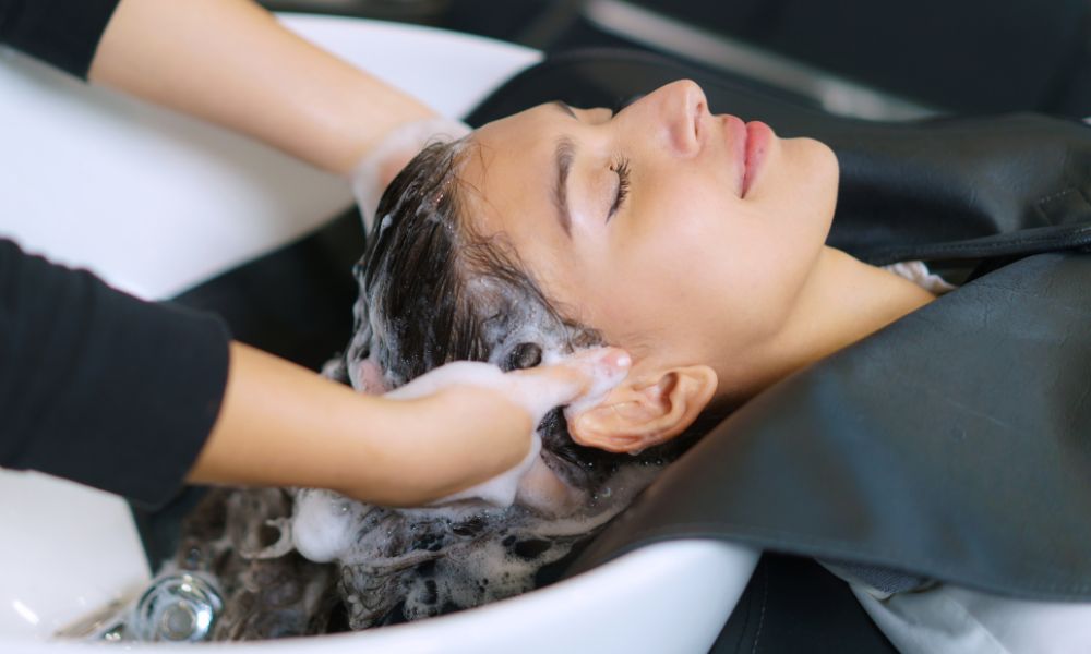 Ways To Give Your Clients a Superior Shampoo Experience