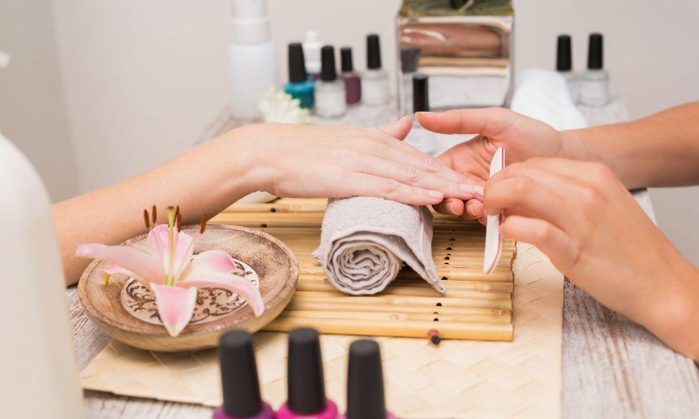 A Quick Guide to Setting Up Your Manicure Table